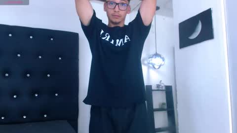 Snapshot of dunkan_snow chatting on 12/17/25, 06:47 Dunkan online show from 12/17/25, 06:47