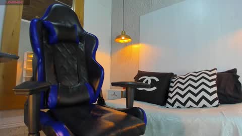 DUSAN  GREY online show from 03/04/26, 05:02