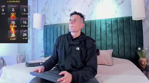 Dustin Sonne online show from 10/26/25, 03:34