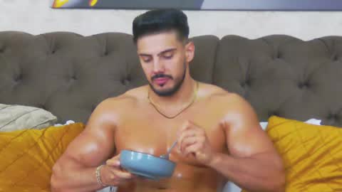 Dustin online show from 04/23/26, 08:24