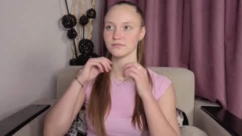 Snapshot of dustydeida chatting on 12/02/25, 07:42 Jenny online show from 12/02/25, 07:42