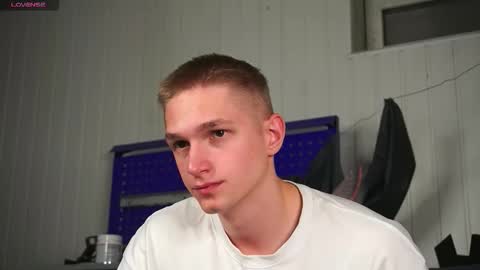 Dustyn online show from 10/21/25, 04:41