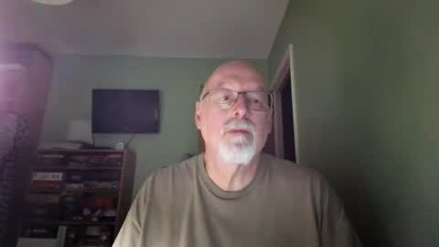 Snapshot of dutchunclejohn chatting on 04/27/26, 09:46 DutchUncleJohn online show from 04/27/26, 09:46