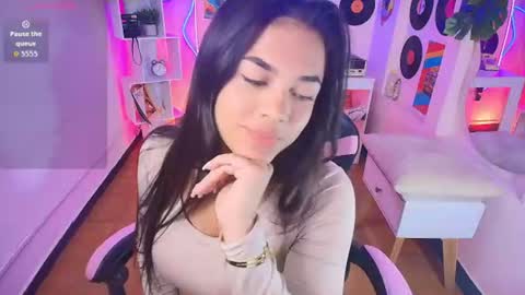 Snapshot of duulce_mia chatting on 07/15/26, 11:37 duulce_mia online show from 07/15/26, 11:37
