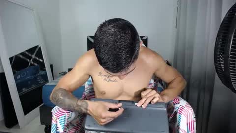 Snapshot of duvian_20 chatting on 03/04/25, 01:55 Duvian online show from 03/04/25, 01:55