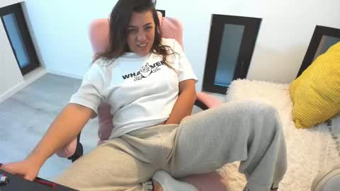 dayana online show from 11/22/25, 05:17