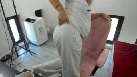 Snapshot of dyanakaylin chatting on 05/28/26, 05:05 dayana online show from 05/28/26, 05:05