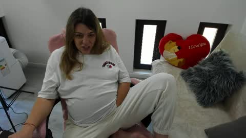 Snapshot of dyanakaylin chatting on 06/06/26, 05:23 dayana online show from 06/06/26, 05:23