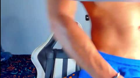 Snapshot of dylan_jake1 chatting on 12/18/25, 03:07 Dylan online show from 12/18/25, 03:07