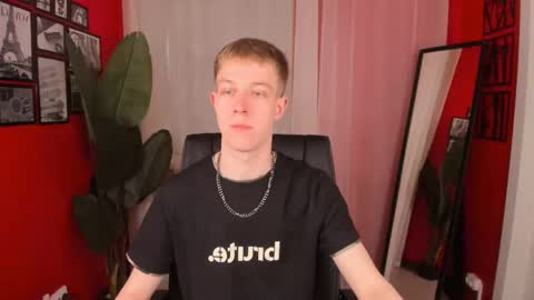 Snapshot of dylan_norton chatting on 05/20/26, 10:32 Dylan online show from 05/20/26, 10:32