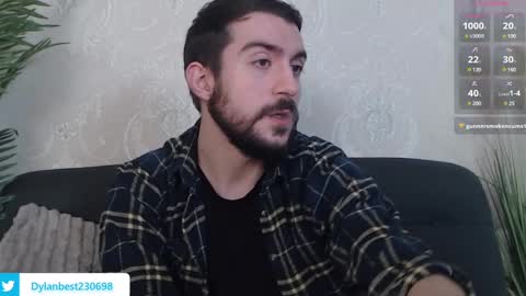 Snapshot of dylan_starxx chatting on 12/13/24, 03:38 Dylan online show from 12/13/24, 03:38