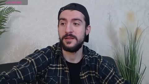 Snapshot of dylan_starxx chatting on 12/14/24, 05:40 Dylan online show from 12/14/24, 05:40