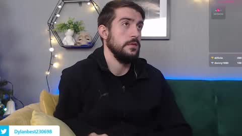 Snapshot of dylan_starxx chatting on 12/18/24, 10:40 Dylan online show from 12/18/24, 10:40