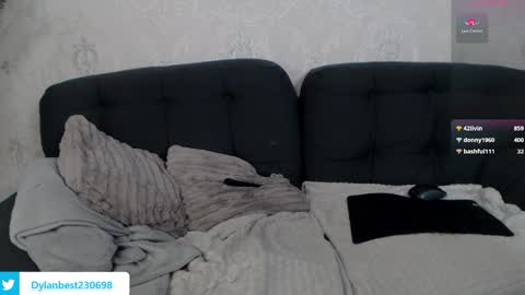 Snapshot of dylan_starxx chatting on 01/03/25, 10:52 Dylan online show from 01/03/25, 10:52