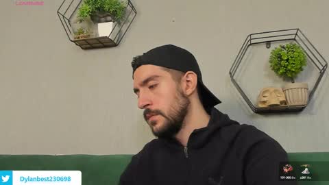 Snapshot of dylan_starxx chatting on 09/17/25, 10:22 Dylan online show from 09/17/25, 10:22
