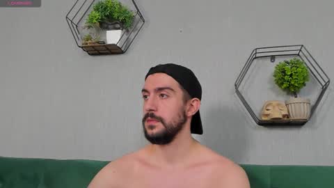 Snapshot of dylan_starxx chatting on 09/22/25, 11:45 Dylan online show from 09/22/25, 11:45
