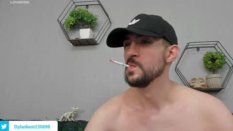 Snapshot of dylan_starxx chatting on 10/18/25, 03:31 Dylan online show from 10/18/25, 03:31