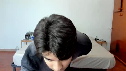 D Y L A N online show from 04/17/26, 09:12