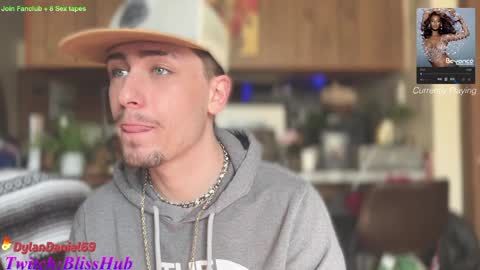 Snapshot of dylandaniel69 chatting on 01/15/25, 05:37 Dylan Daniel 7.8 online show from 01/15/25, 05:37