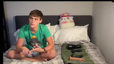 Snapshot of dylanfruits chatting on 10/27/25, 09:52 dylanfruits online show from 10/27/25, 09:52