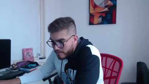 Snapshot of dylanhot10 chatting on 02/05/25, 07:53 dylanhot10 online show from 02/05/25, 07:53