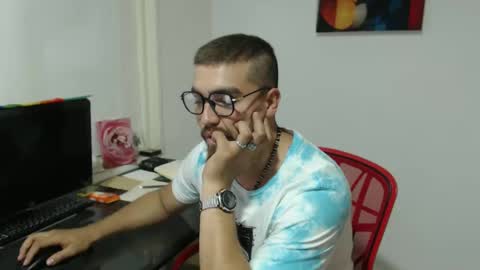 Snapshot of dylanhot10 chatting on 09/18/25, 11:51 dylanhot10 online show from 09/18/25, 11:51