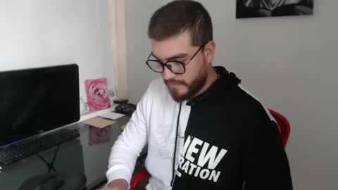 Snapshot of dylanhot10 chatting on 10/10/25, 09:25 dylanhot10 online show from 10/10/25, 09:25