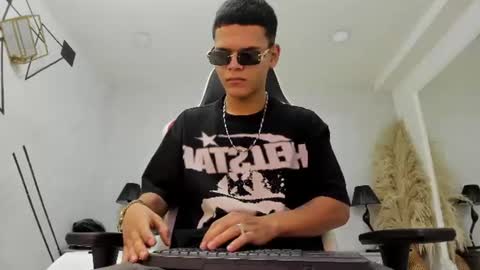 dylanroyce_ online show from 06/10/26, 01:21