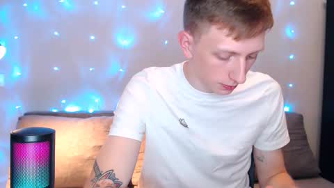 Snapshot of dyrinda chatting on 09/11/25, 11:27 Julia and Dima online show from 09/11/25, 11:27