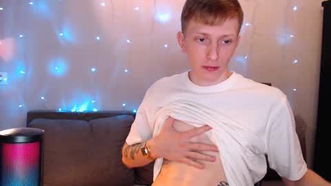 Snapshot of dyrinda chatting on 09/21/25, 01:29 Julia and Dima online show from 09/21/25, 01:29