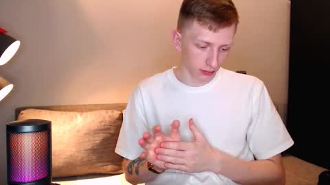 Snapshot of dyrinda chatting on 10/23/25, 09:02 Julia and Dima online show from 10/23/25, 09:02