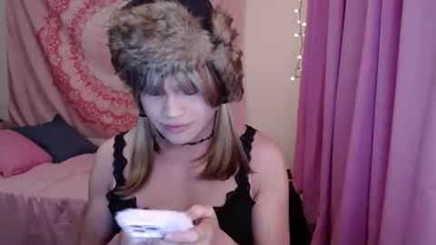 Snapshot of e11aquinn chatting on 05/16/26, 05:37 Ella online show from 05/16/26, 05:37