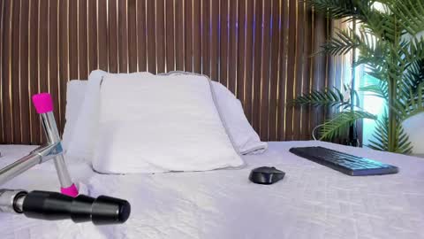 Call me Sofia online show from 04/15/26, 07:58