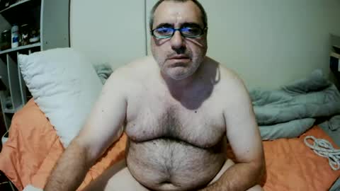 Snapshot of e1415926 chatting on 07/06/26, 09:28 Uncle Emo online show from 07/06/26, 09:28