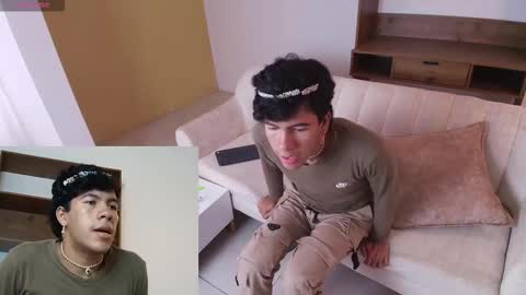 Snapshot of e_r_o_s_ chatting on 09/17/25, 10:22 John online show from 09/17/25, 10:22