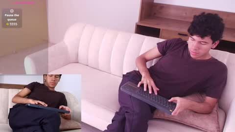 Snapshot of e_r_o_s_ chatting on 09/23/25, 12:30 John online show from 09/23/25, 12:30