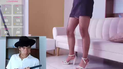 Snapshot of e_r_o_s_ chatting on 09/25/25, 08:45 John online show from 09/25/25, 08:45