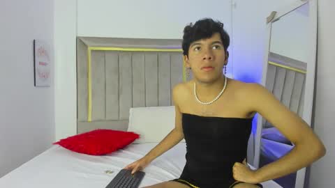 Snapshot of e_r_o_s_ chatting on 11/30/25, 02:59 John online show from 11/30/25, 02:59