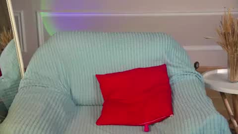 Snapshot of e_vvv_a chatting on 06/24/26, 04:39 Eva online show from 06/24/26, 04:39