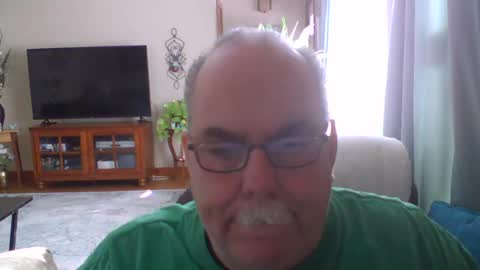Snapshot of earl52 chatting on 01/26/25, 05:23 earl52 online show from 01/26/25, 05:23