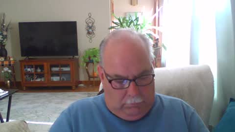 Snapshot of earl52 chatting on 09/26/25, 07:29 earl52 online show from 09/26/25, 07:29