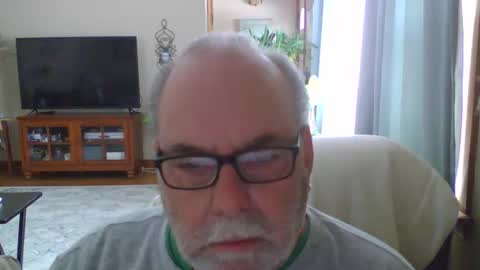 Snapshot of earl52 chatting on 03/05/26, 05:09 earl52 online show from 03/05/26, 05:09