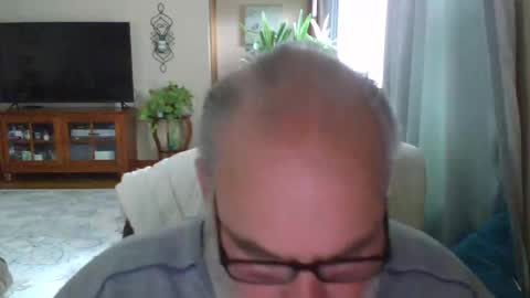 Snapshot of earl52 chatting on 03/31/26, 05:46 earl52 online show from 03/31/26, 05:46