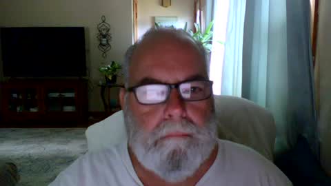 Snapshot of earl52 chatting on 07/01/26, 01:02 earl52 online show from 07/01/26, 01:02