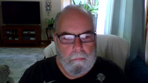 Snapshot of earl52 chatting on 07/26/26, 01:18 earl52 online show from 07/26/26, 01:18
