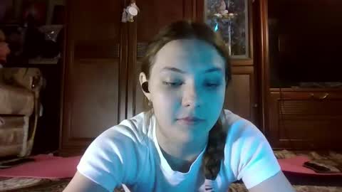 Snapshot of earlenegadsden chatting on 02/21/26, 07:04 Yuni online show from 02/21/26, 07:04