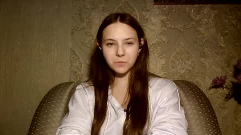 Yuni online show from 04/18/26, 07:07