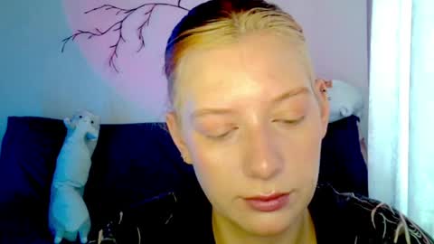 Lily online show from 04/18/26, 07:01