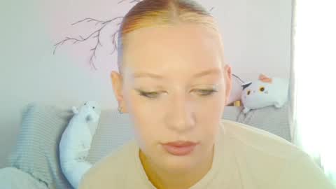 Lily online show from 04/22/26, 07:22