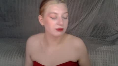 Snapshot of earn_my_lily chatting on 05/08/26, 07:14 Lily online show from 05/08/26, 07:14
